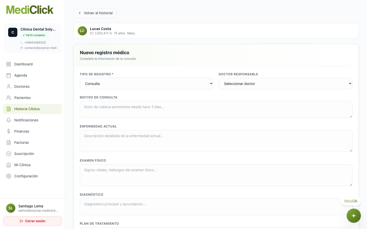 Formulario de nuevo registro médico con selector de tipo de registro, doctor responsable y campos de motivo y enfermedad actual